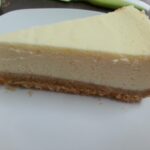 עוגת סופלה שוקולד , קרם וניל צרפתי וציפוי שוקולד , במילה אחת שחיתות